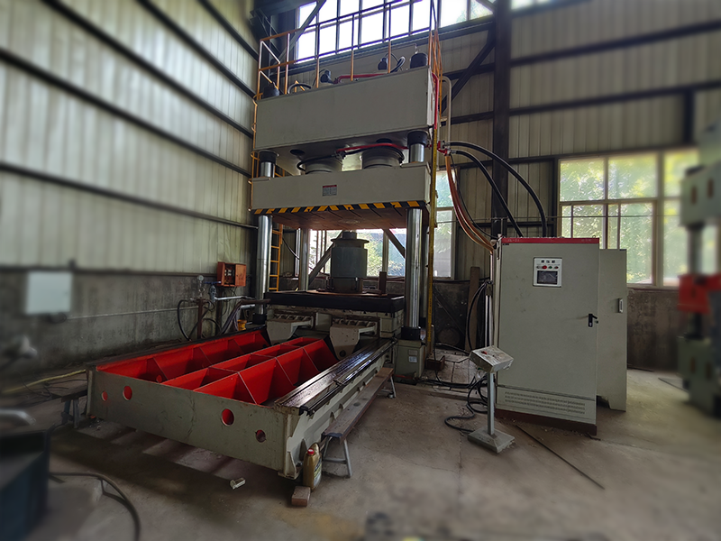 萬(wàn)噸液壓機(jī)